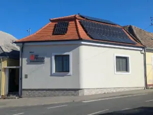 alt="Munkatársak"